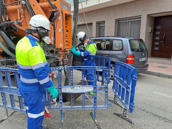 Campaña intensiva de limpieza de la red de alcantarillado de Callosa de Segura para asegurar correcto funcionamiento en época de lluvias